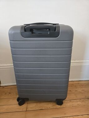 Away Carry On Luggage 22" Hardside Spinner Suitcase Gray